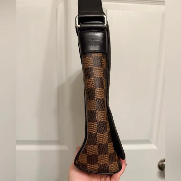 *Beautiful* Authentic Louis Vuitton - Damier Ebene Messenger Bag - Picture 7 of 16